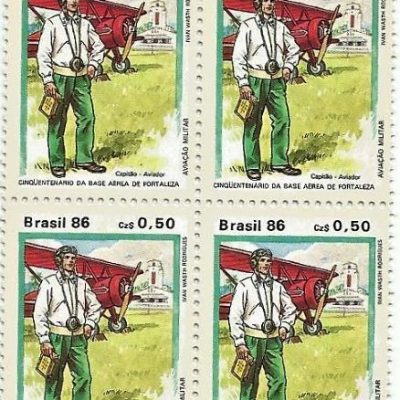 QC1540MINT - TRAJES E UNIFORMES MILITARES - 1986 - MINT